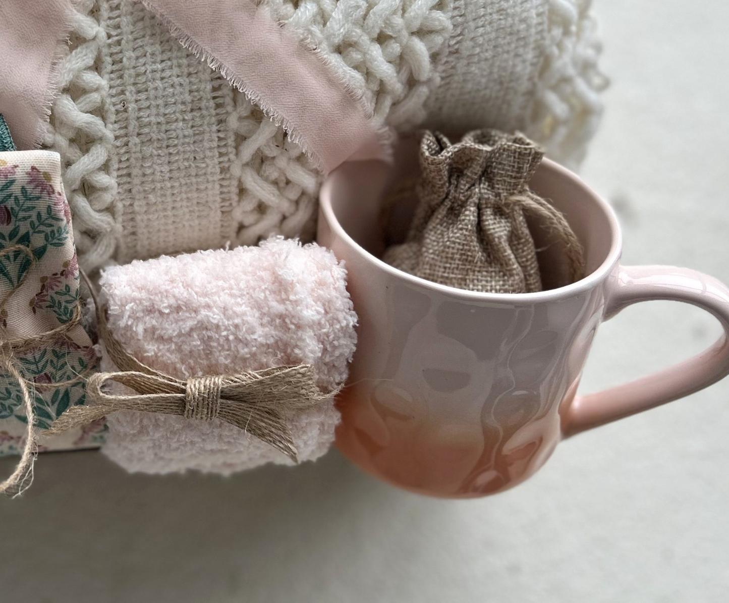Blush & Bloom | Luxury Spring Pink Relaxation Gift with Crochet Tulip