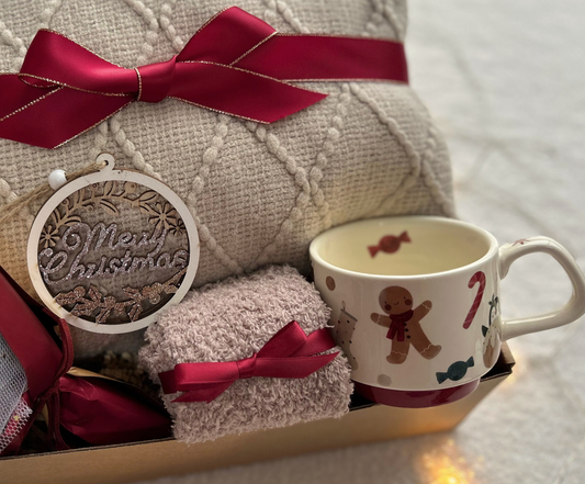 Gingerbread & Cocoa Christmas Gift Basket for Her – Cozy Blanket, Fuzzy Socks & Gingerbread Mug Basketful Gifts