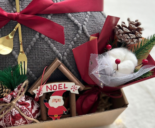 Merry Table Christmas Gift Basket – Cozy Blanket, Warm Socks & Festive Dining Set Basketful Gifts
