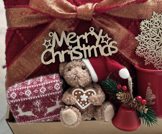 Cozy Holiday Cheer Christmas Gift Basket – Warm Throw Blanket, Reindeer Socks & Festive Keepsakes Basketful Gifts