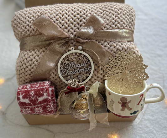 Gingerbread Charm Christmas Gift Basket – Blanket, Gingerbread Toy, Mug & Mini Bouquet for Him or Her (Copy) Basketful Gifts