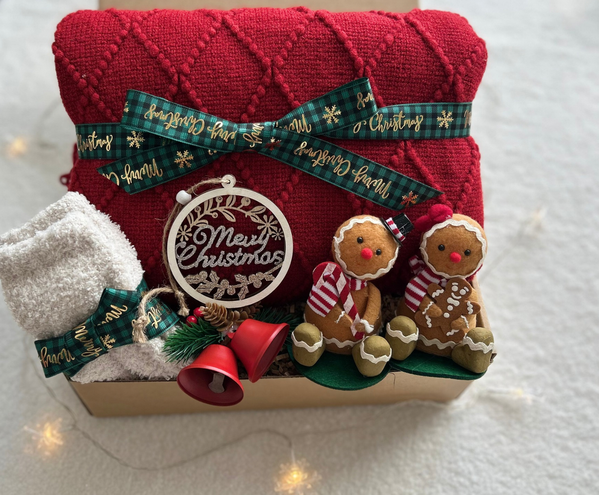 Christmas Gift Basket for Couples – Cozy Blanket, Socks & Holiday Keepsakes Basketful Gifts