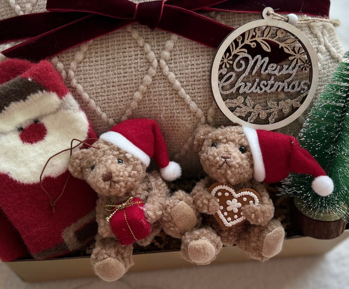 Merry & Bright Christmas Gift Basket for Couples – Cozy Blanket, Socks & Holiday Keepsakes Basketful Gifts