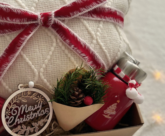 Snuggle & Shine Christmas Gift Basket for Her – Cozy Blanket, Santa Socks & Tumbler Basketful Gifts