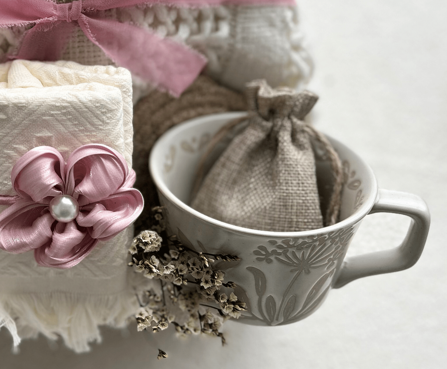 Botanical Bliss | Deluxe Spring Garden Curated Gift Set - Basketful Gifts